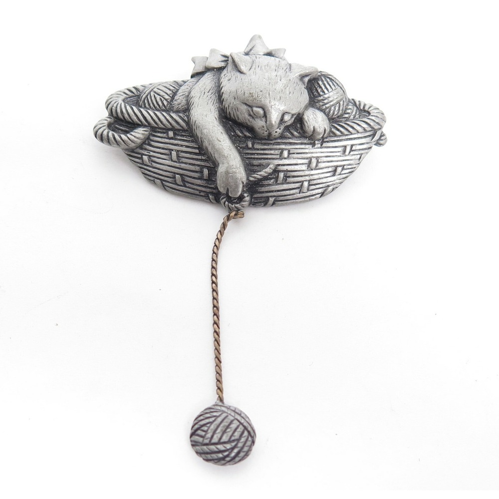 Vintage JJ Jonette Jewellery Kitten Cat‎ In Basket Playing With Wool Brooch Pin